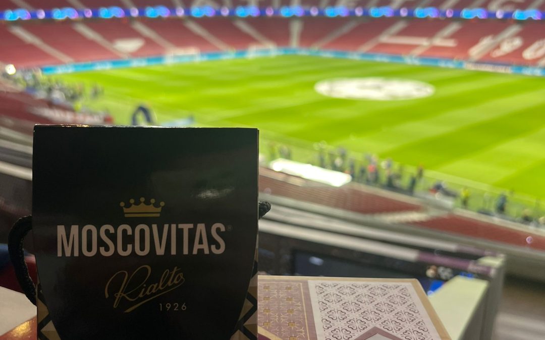 Detrás del juego junto a Moscovitas de Rialto